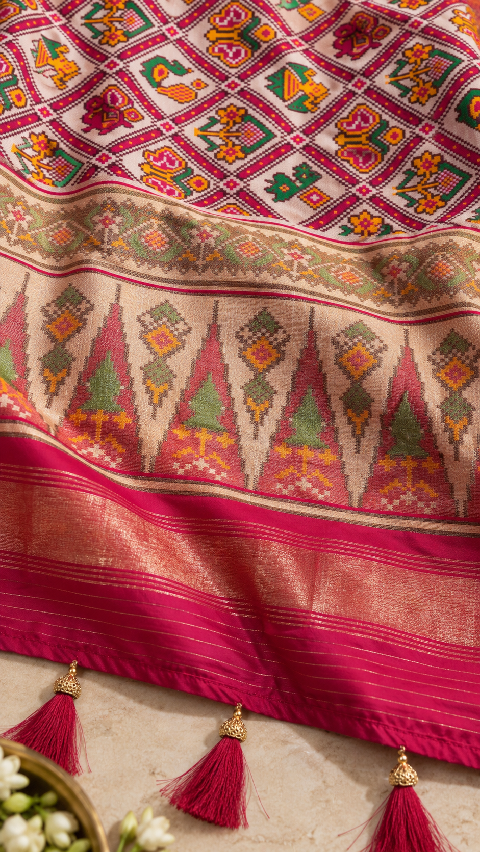 F48 Multicolour Green Embroidered Saree